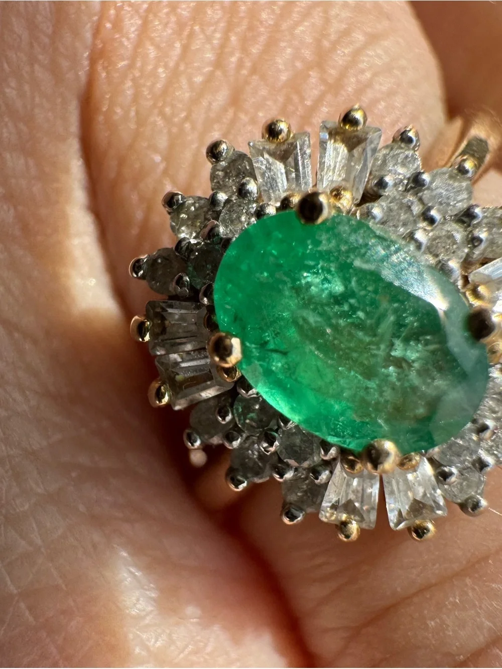 Natural emerald, diamonds and 10K solid yellow gold ring - Picture 15 of 15